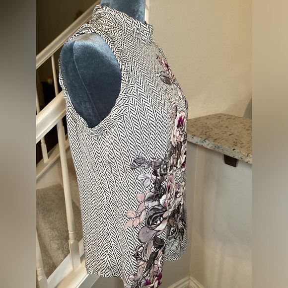 White House Black Market 100% Silk Floral Top Size S - Picture 3 of 10